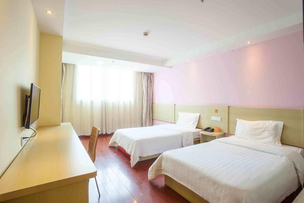 7Days Inn Chongqing Jiefangbei Jiaochangkou Subway Station Room photo