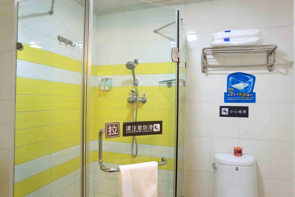 7Days Inn Chongqing Jiefangbei Jiaochangkou Subway Station Room photo