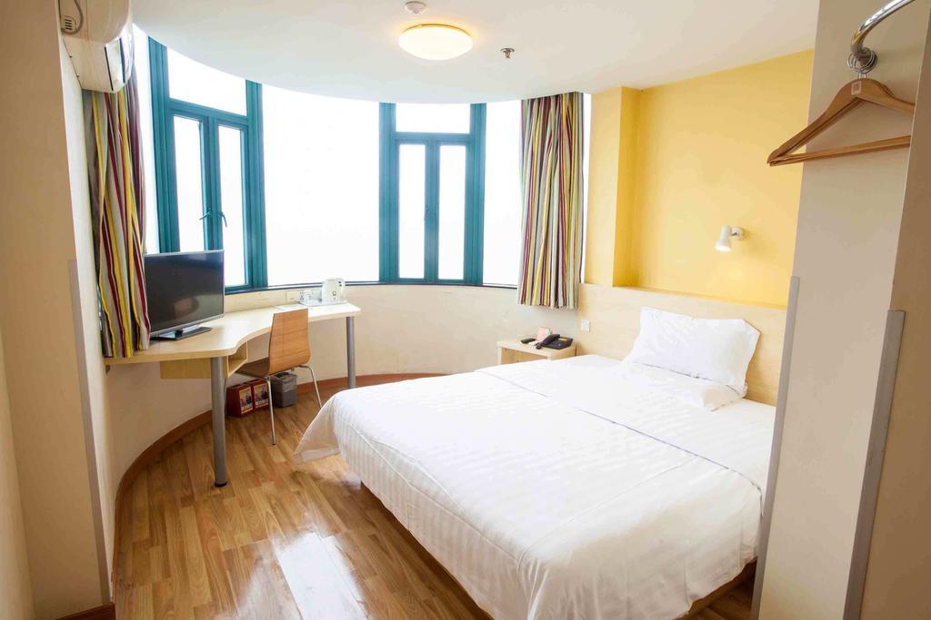 7Days Inn Chongqing Jiefangbei Jiaochangkou Subway Station Room photo